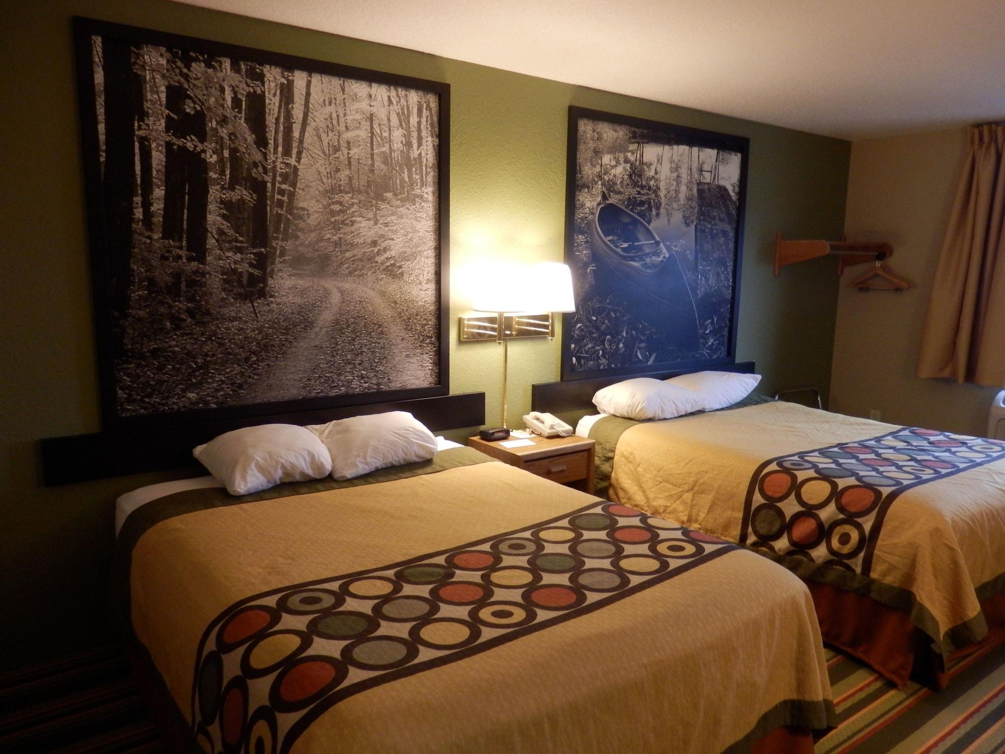 Super 8 By Wyndham Grayling Hotell Exteriör bild
