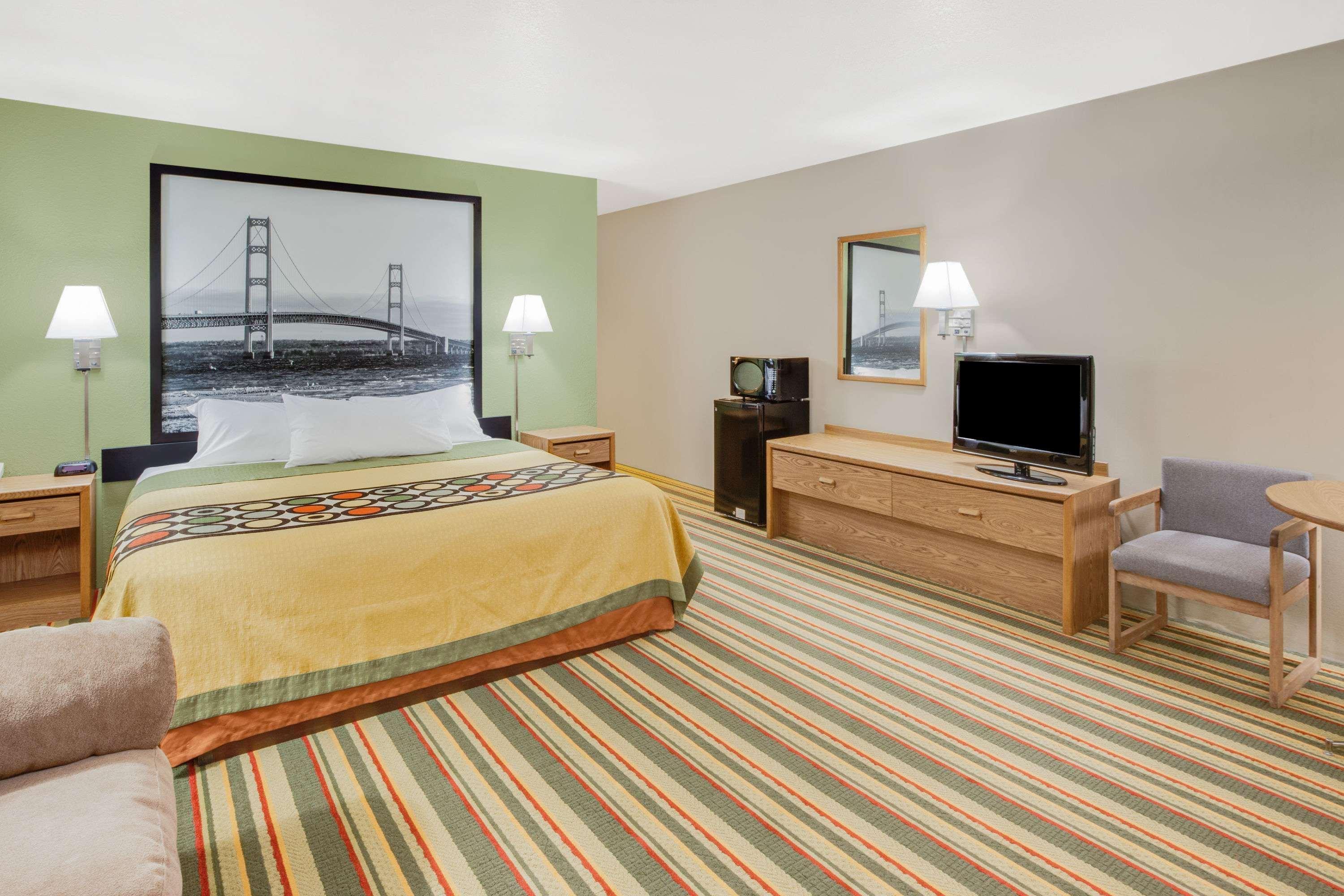 Super 8 By Wyndham Grayling Hotell Exteriör bild
